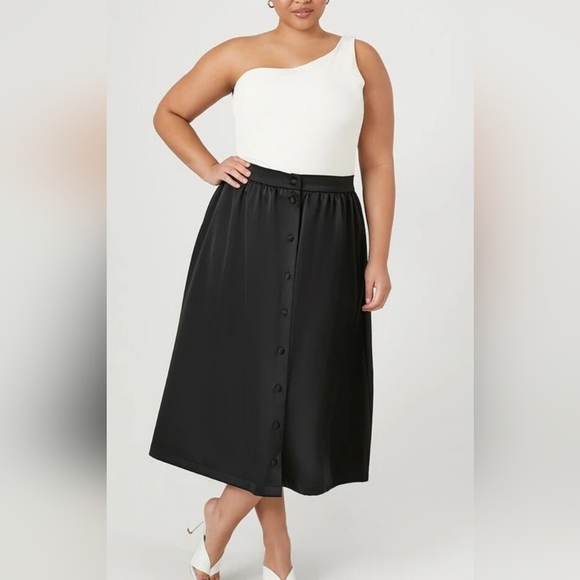 NWT Forever 21 Plus Women's Size 2X Midi Heave Satin Skirt Black Button Front - Picture 1 of 6